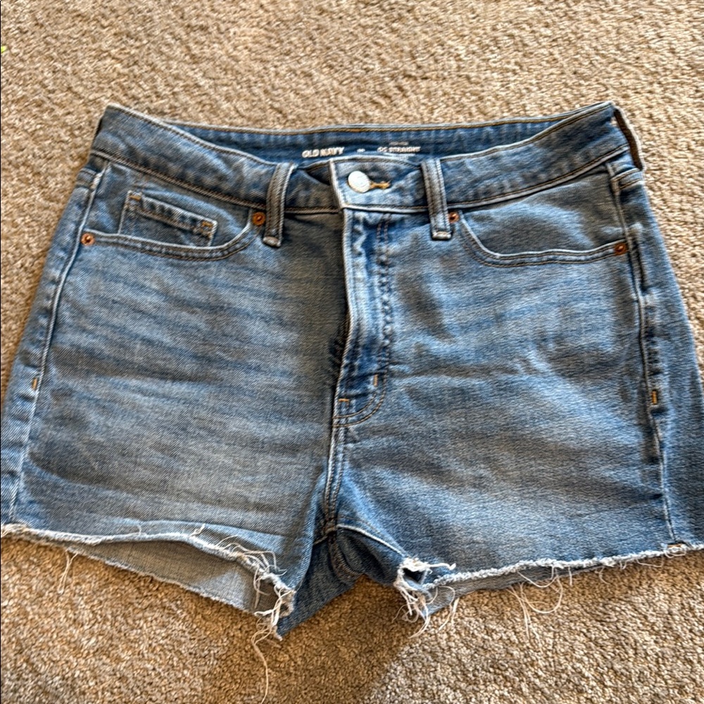 Old Navy Cutoff Jean Shorts in Medium Wash